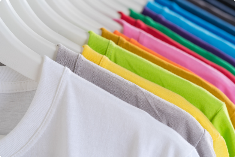 як прати кольорову футболку