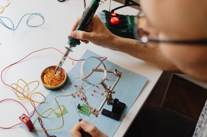 преимущества паяльной станции перед паяльником