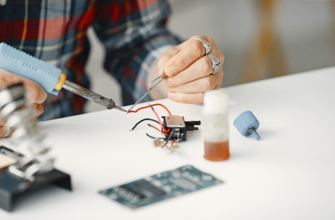 паяльник или паяльная станция отличия