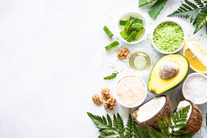 Як впливає натуральна косметика на шкіру порівняно зі синтетичною Як впливає натуральна косметика на шкіру порівняно зі синтетичною